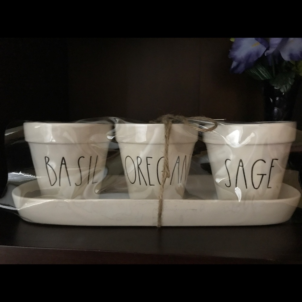 Rae Dunn Planter Set with saucer tray